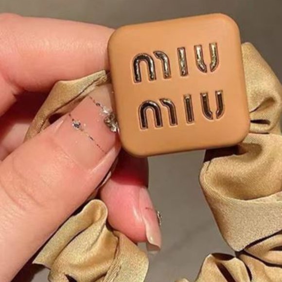 Women's Logo cream scrunchie - Picture 2 of 5